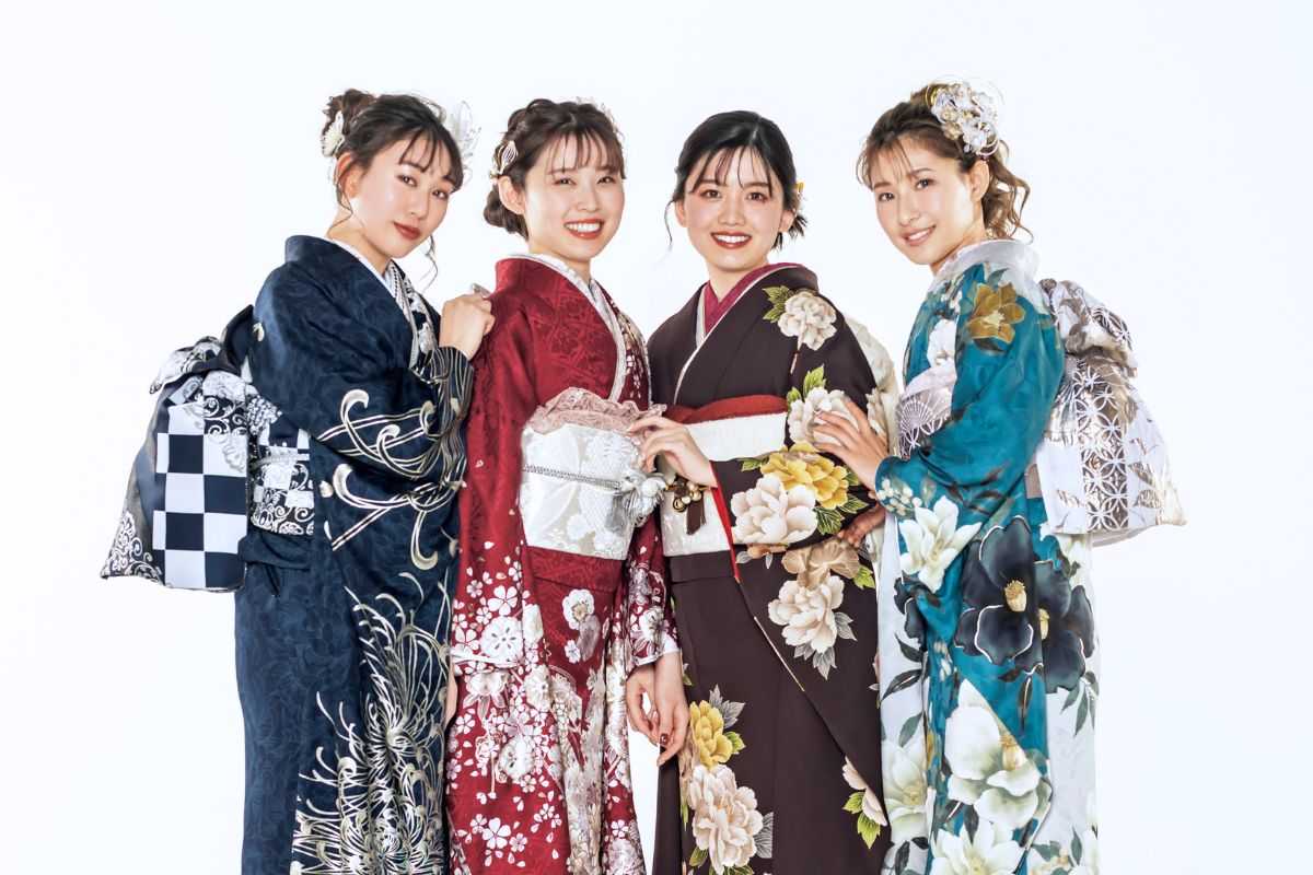 振袖モデル4人の画像